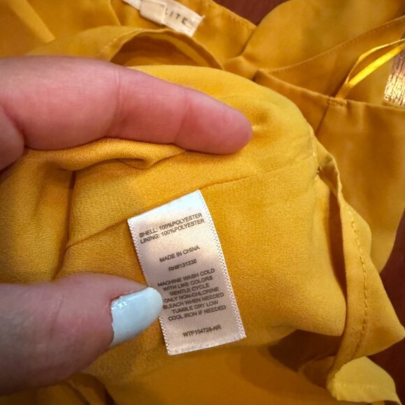 Socialite Scallop Trim Tank - Picture 3 of 3